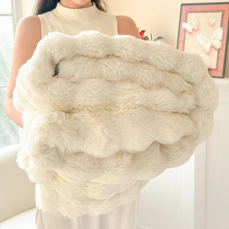 1 Piece of Double-Layered Large Rabbit Fur Style, Super Soft and Comfortable Blanket to Give You a Warm Experience