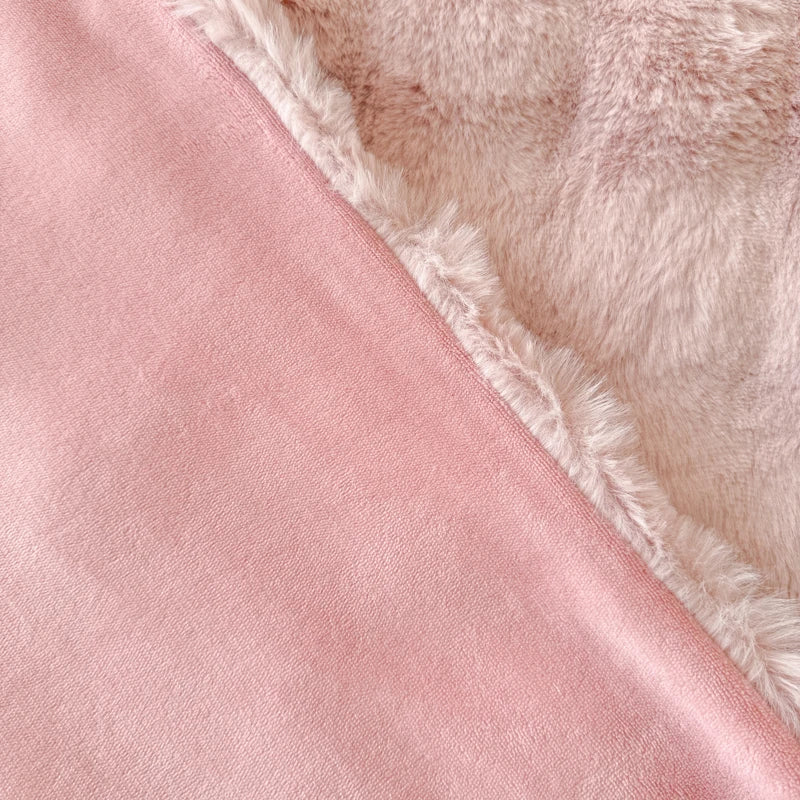 1 Piece of Double-Layered Large Rabbit Fur Style, Super Soft and Comfortable Blanket to Give You a Warm Experience