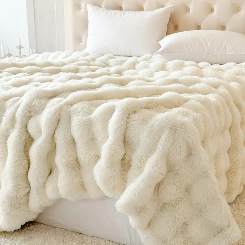 1 Piece of Double-Layered Large Rabbit Fur Style, Super Soft and Comfortable Blanket to Give You a Warm Experience