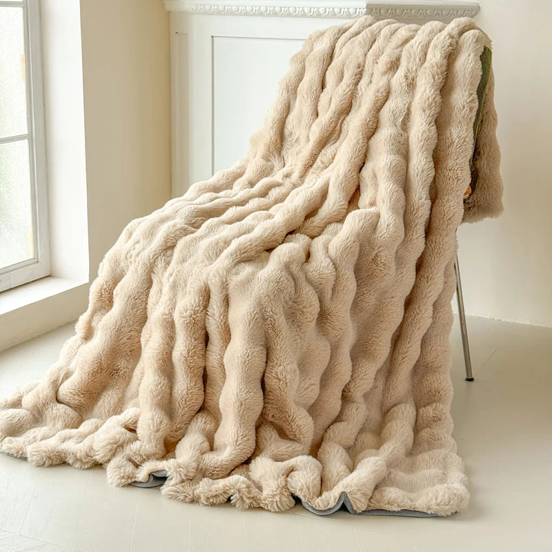 1 Piece of Double-Layered Large Rabbit Fur Style, Super Soft and Comfortable Blanket to Give You a Warm Experience