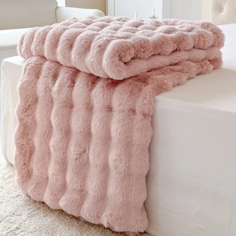 1 Piece of Double-Layered Large Rabbit Fur Style, Super Soft and Comfortable Blanket to Give You a Warm Experience