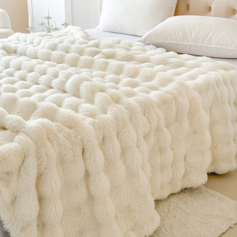 1 Piece of Double-Layered Large Rabbit Fur Style, Super Soft and Comfortable Blanket to Give You a Warm Experience