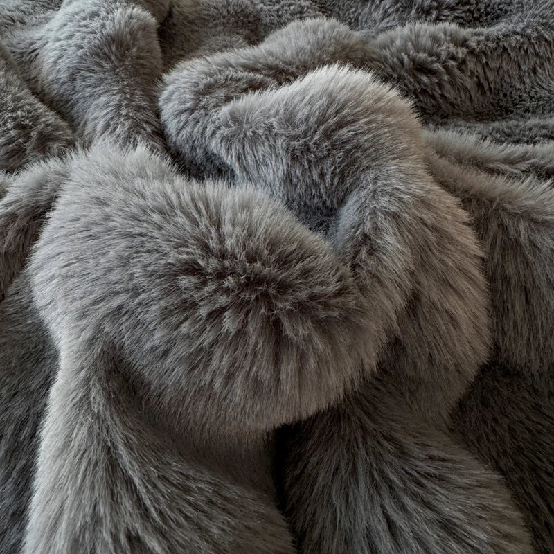 1 Piece of Double-Layered Large Rabbit Fur Style, Super Soft and Comfortable Blanket to Give You a Warm Experience