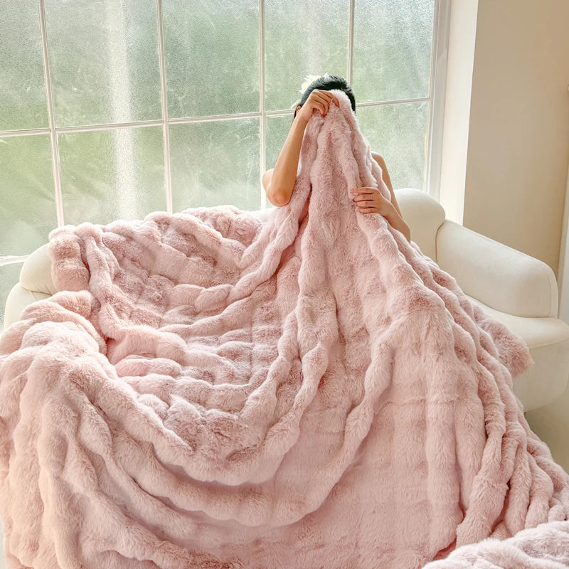 1 Piece of Double-Layered Large Rabbit Fur Style, Super Soft and Comfortable Blanket to Give You a Warm Experience