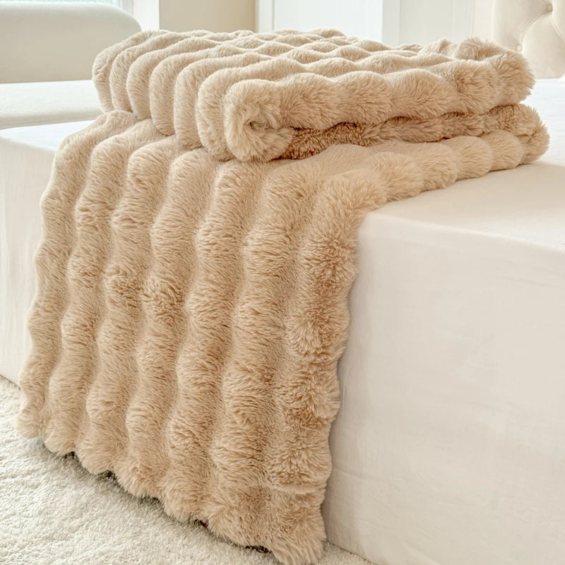1 Piece of Double-Layered Large Rabbit Fur Style, Super Soft and Comfortable Blanket to Give You a Warm Experience