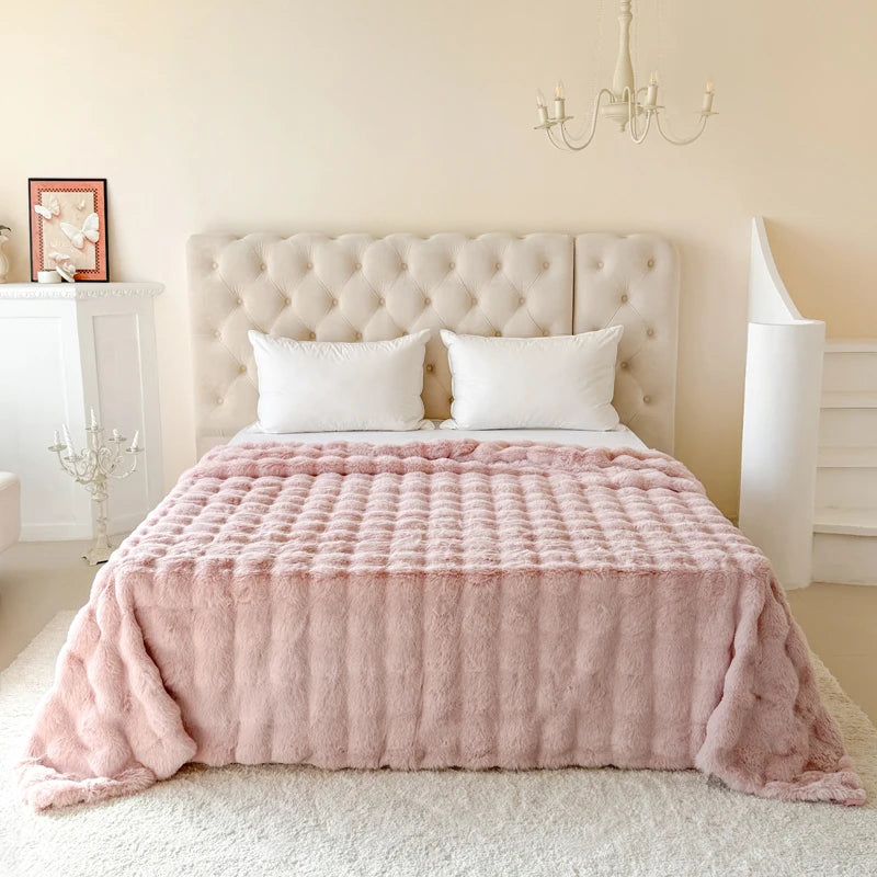 1 Piece of Double-Layered Large Rabbit Fur Style, Super Soft and Comfortable Blanket to Give You a Warm Experience