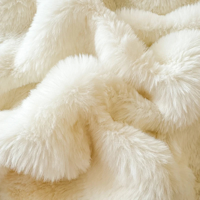1 Piece of Double-Layered Large Rabbit Fur Style, Super Soft and Comfortable Blanket to Give You a Warm Experience