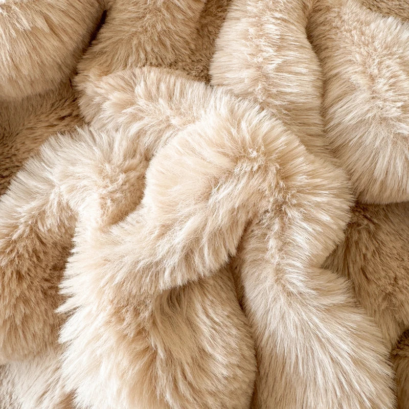 1 Piece of Double-Layered Large Rabbit Fur Style, Super Soft and Comfortable Blanket to Give You a Warm Experience