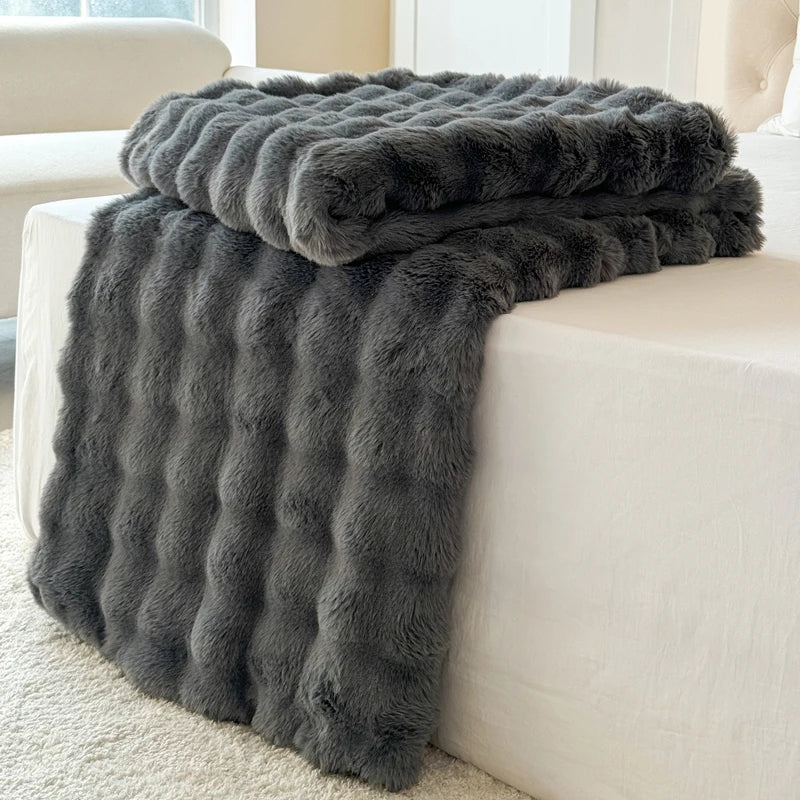 1 Piece of Double-Layered Large Rabbit Fur Style, Super Soft and Comfortable Blanket to Give You a Warm Experience
