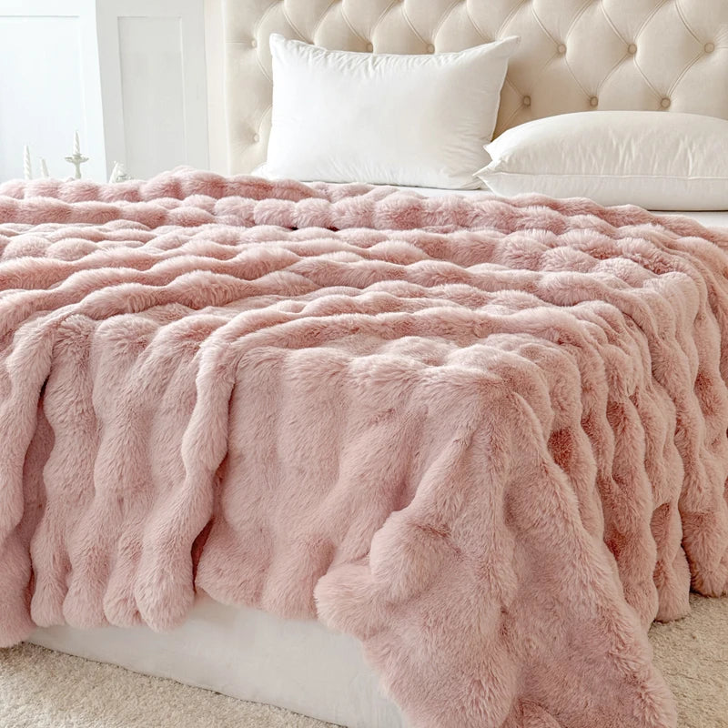 1 Piece of Double-Layered Large Rabbit Fur Style, Super Soft and Comfortable Blanket to Give You a Warm Experience