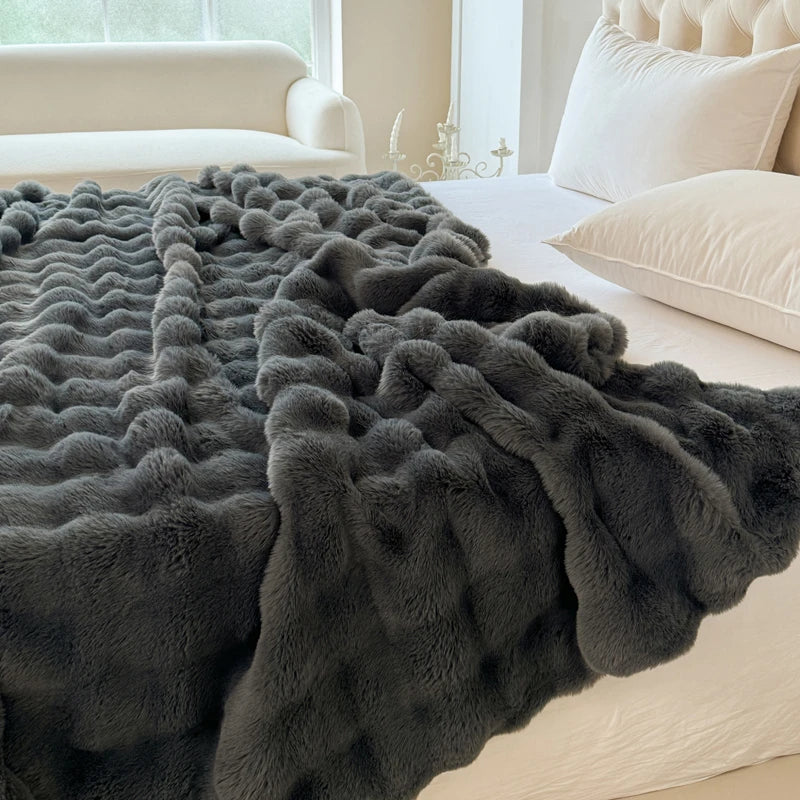 1 Piece of Double-Layered Large Rabbit Fur Style, Super Soft and Comfortable Blanket to Give You a Warm Experience