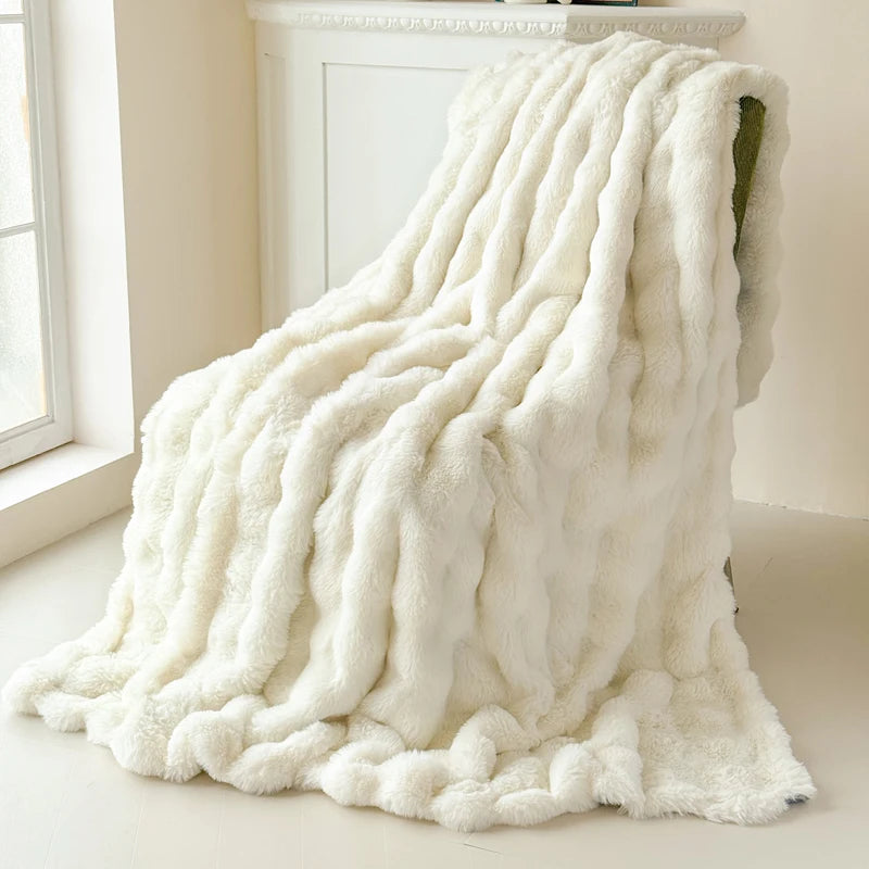 1 Piece of Double-Layered Large Rabbit Fur Style, Super Soft and Comfortable Blanket to Give You a Warm Experience