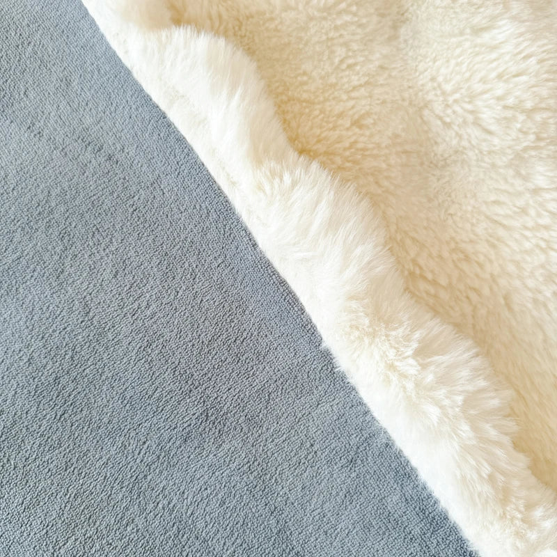 1 Piece of Double-Layered Large Rabbit Fur Style, Super Soft and Comfortable Blanket to Give You a Warm Experience