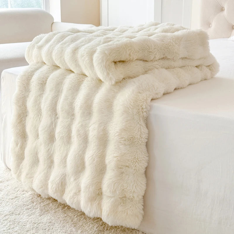 1 Piece of Double-Layered Large Rabbit Fur Style, Super Soft and Comfortable Blanket to Give You a Warm Experience