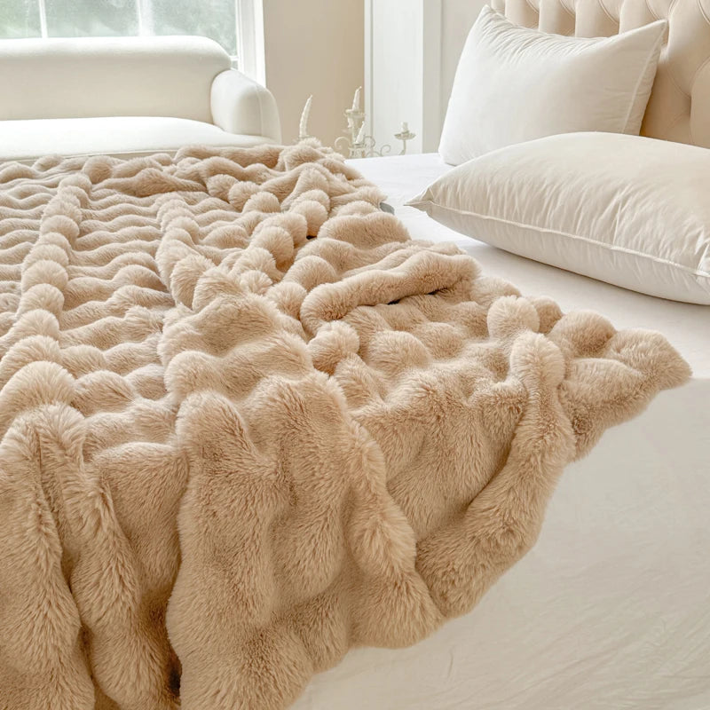 1 Piece of Double-Layered Large Rabbit Fur Style, Super Soft and Comfortable Blanket to Give You a Warm Experience