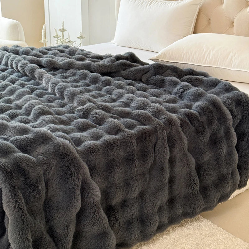 1 Piece of Double-Layered Large Rabbit Fur Style, Super Soft and Comfortable Blanket to Give You a Warm Experience