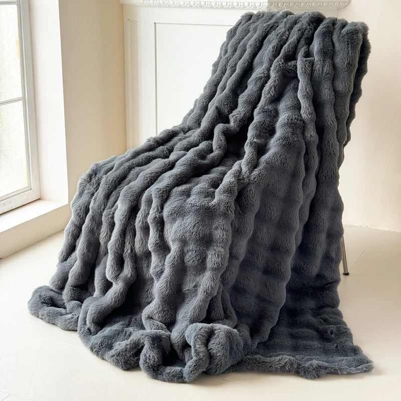 1 Piece of Double-Layered Large Rabbit Fur Style, Super Soft and Comfortable Blanket to Give You a Warm Experience