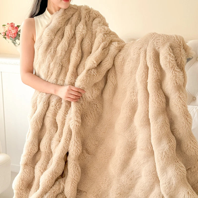 1 Piece of Double-Layered Large Rabbit Fur Style, Super Soft and Comfortable Blanket to Give You a Warm Experience