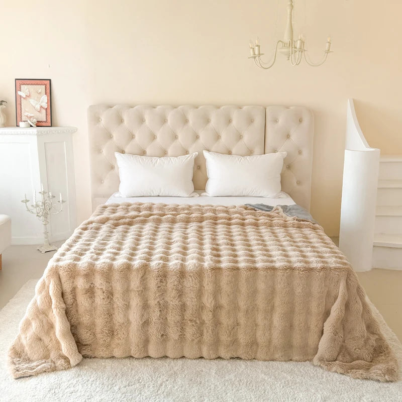 1 Piece of Double-Layered Large Rabbit Fur Style, Super Soft and Comfortable Blanket to Give You a Warm Experience