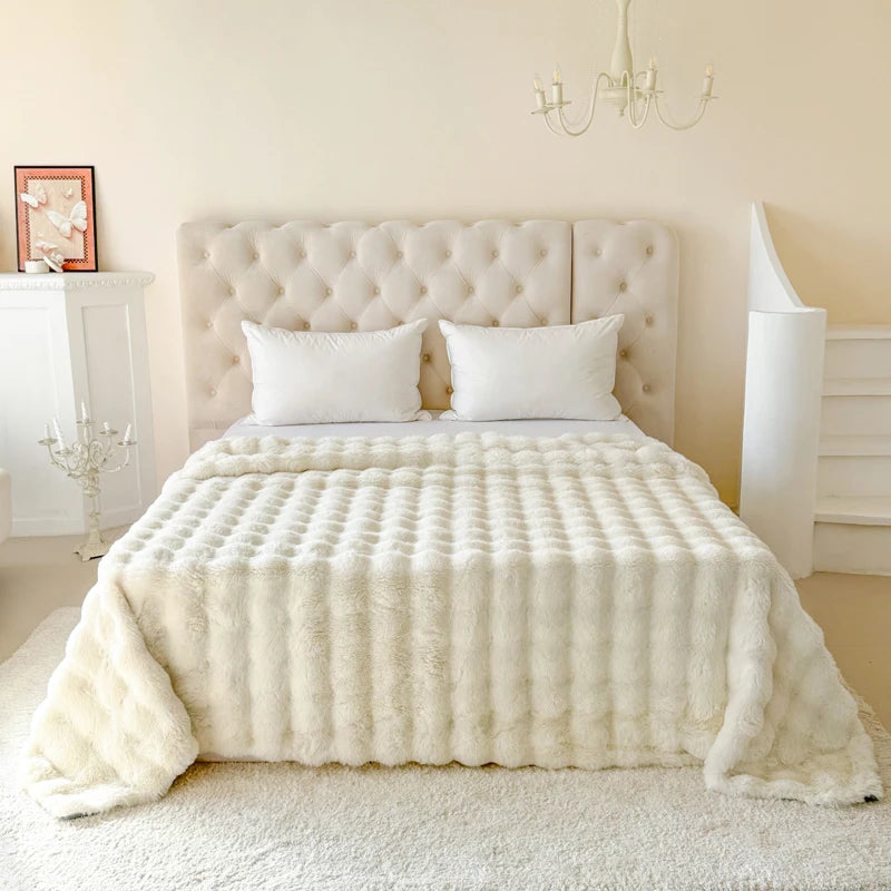 1 Piece of Double-Layered Large Rabbit Fur Style, Super Soft and Comfortable Blanket to Give You a Warm Experience